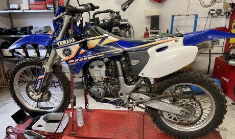 remise en etat carburateur d'une moto d'enduro YAMAHA 400WRF DE 1998 à Vienne.