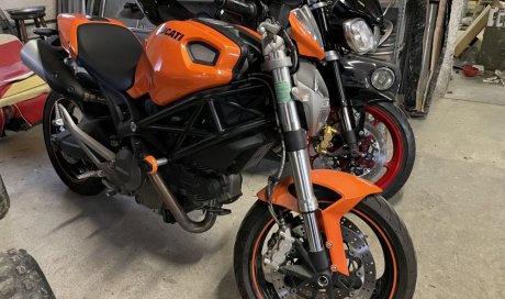 revision et remplacement des courroies de distribution d'une moto Ducati 696 par votre garagiste l'atelier Riders Spirit à Vienne 