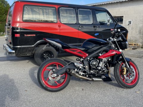 entretien complet d'une moto triumph street triple 675 de 2015 a Chatonnay