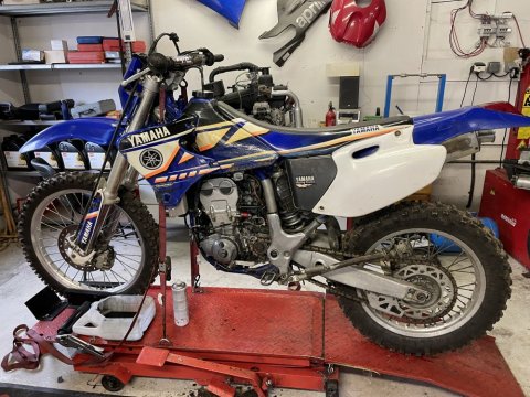 remise en etat carburateur d'une moto d'enduro YAMAHA 400WRF DE 1998 à Vienne.