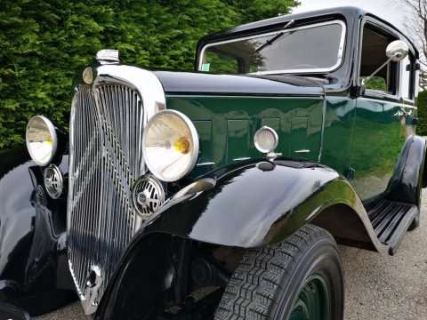 Rénovation et restauration de la carrosserie d'une Citroen Rosalie de 1932 à Vienne