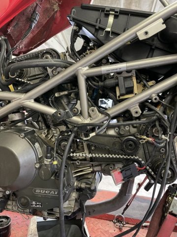 revision et remplacement des courroies de distribution sur DUCATI SUPERBIKE 851 par votre garagiste L'Atelier Riders spirit