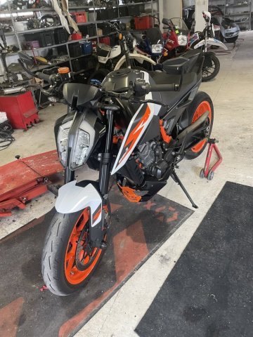 L'atelier Riders Spirit votre garagiste a récemment réalisé la revision d'une Moto KTM DUKE à chatonnay.