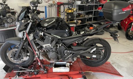 revision et entretien d'une moto Yamaha XJ6 par votre garagiste l'atelier Riders Spirit à Vienne