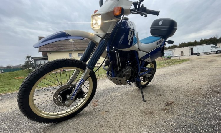 remise en route d'une moto Suzuki 600 DR de 1989 à Saint Jean de Bournay