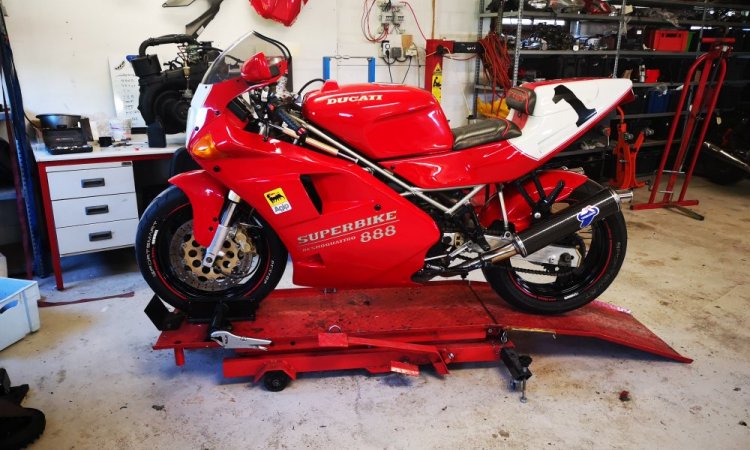 L'atelier Riders Spirit votre garagiste a récemment réalisé le remplacement des courroies de distribution lors d'une remise en route d'une Ducati 888 à Bourgoin Jaillieu