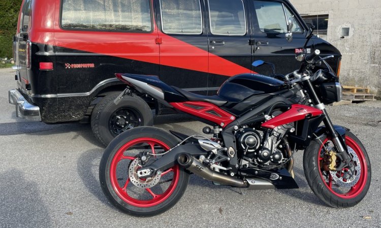 triumph street triple 675 et dodge RAM VAN B150