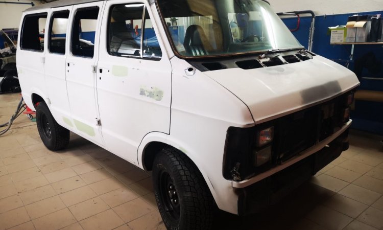 restauration d'un Van US dodge RAM VAN B150 de 1983 à Chatonnay