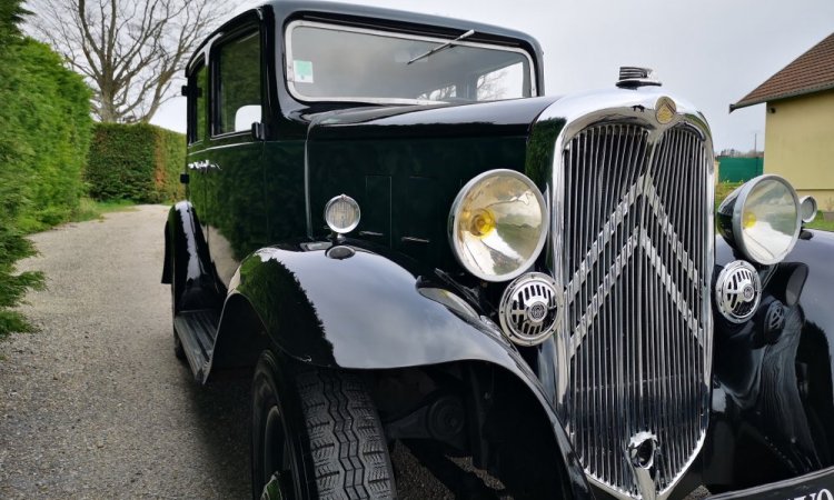 Rénovation et restauration de la carrosserie d'une Citroen Rosalie de 1932 à Vienne